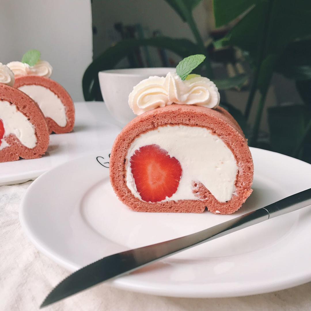 红丝绒草莓卷