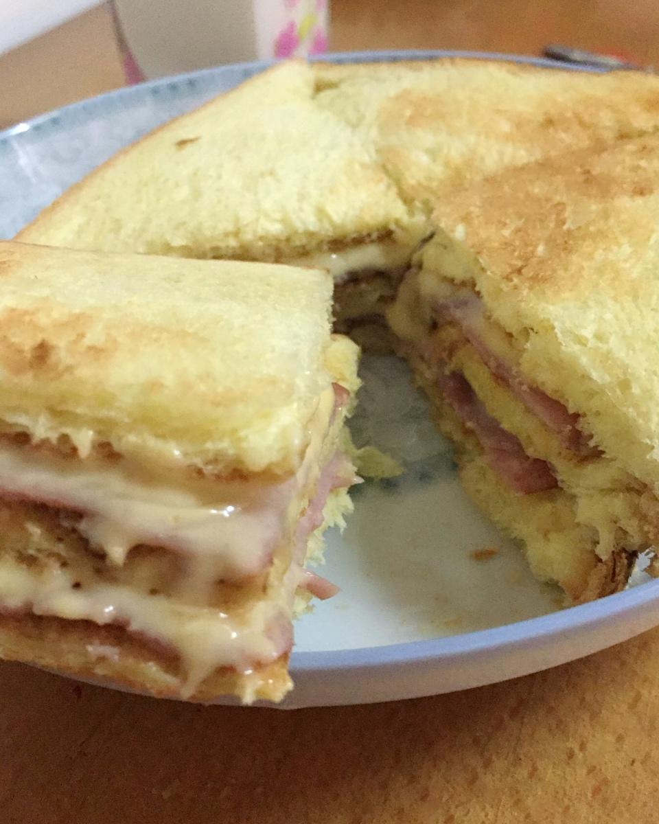 【1分钟鸡蛋三明治】微波懒人早餐