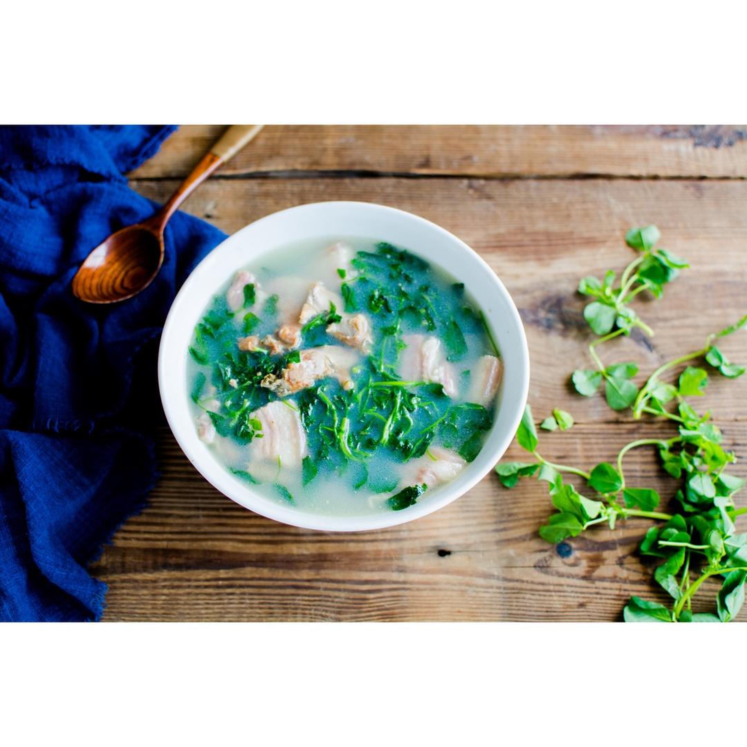 凉爱做的江南春天之秧草河蚌汤