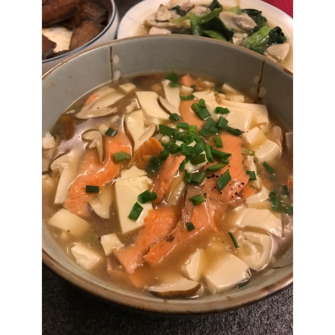 烟熏三文鱼烩豆腐