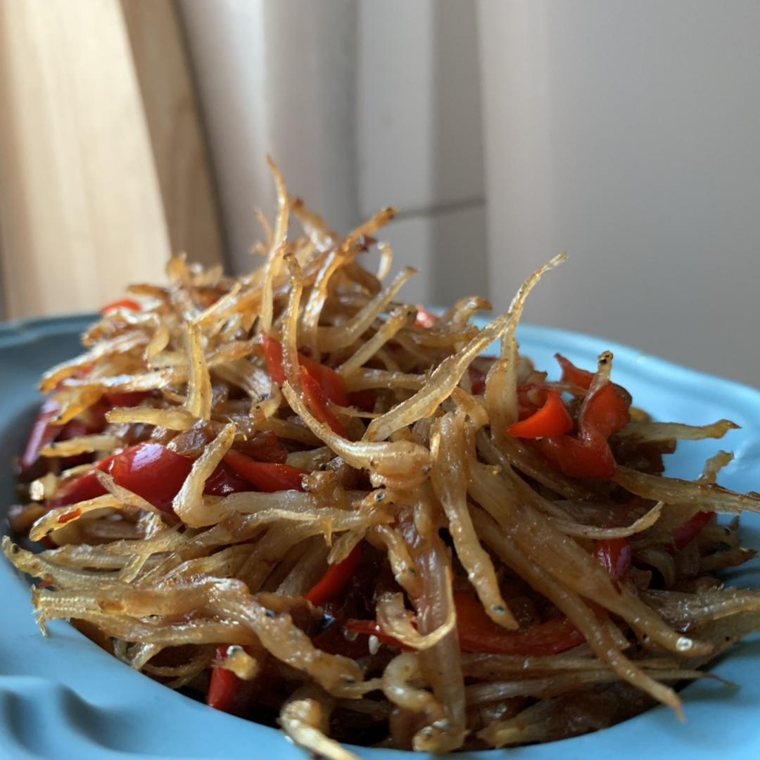 煎炒小银鱼