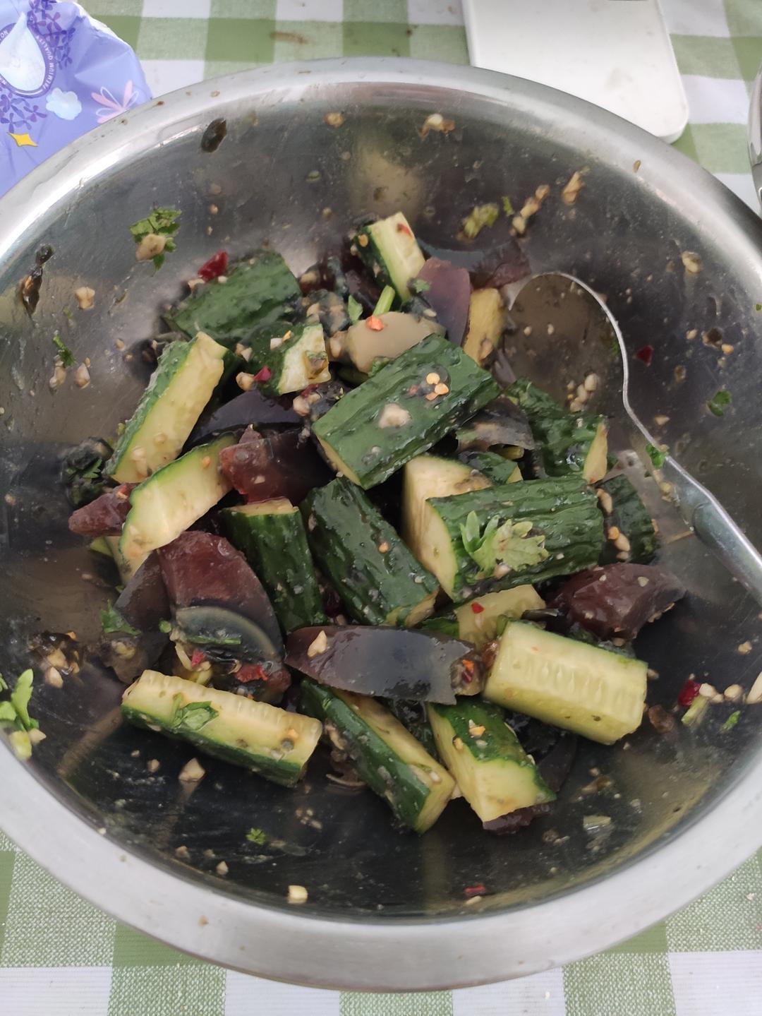 夏日开胃小凉菜“皮蛋拌黄瓜🥒”开胃减脂