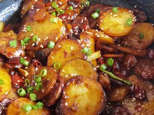 干锅土豆腊肠的做法 步骤9