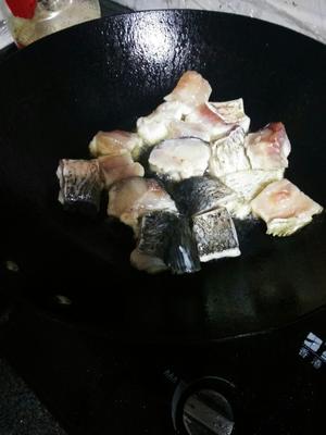 黄豆鱼的做法 步骤3