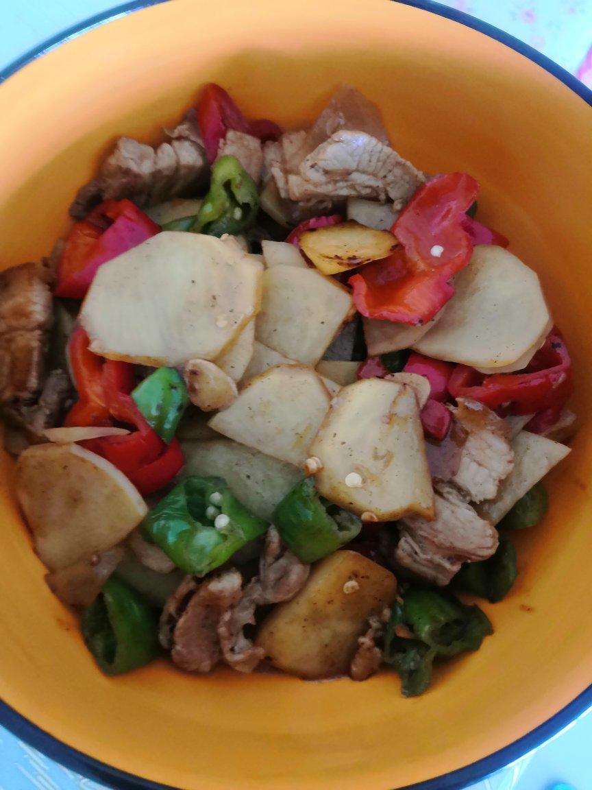 五花肉干煎土豆