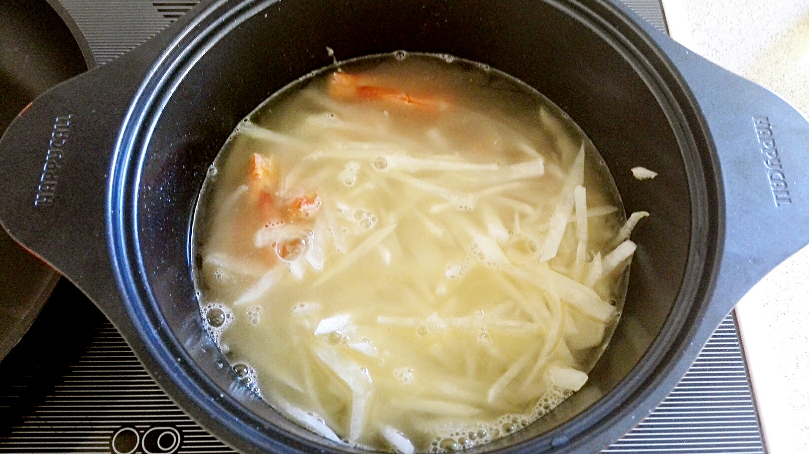 简单又不失美味的萝卜丝虾汤的做法 步骤5
