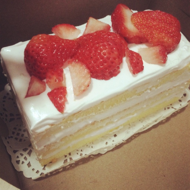 奶油水果装饰蛋糕