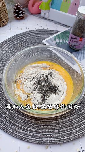 黑芝麻蛋卷的做法 步骤4