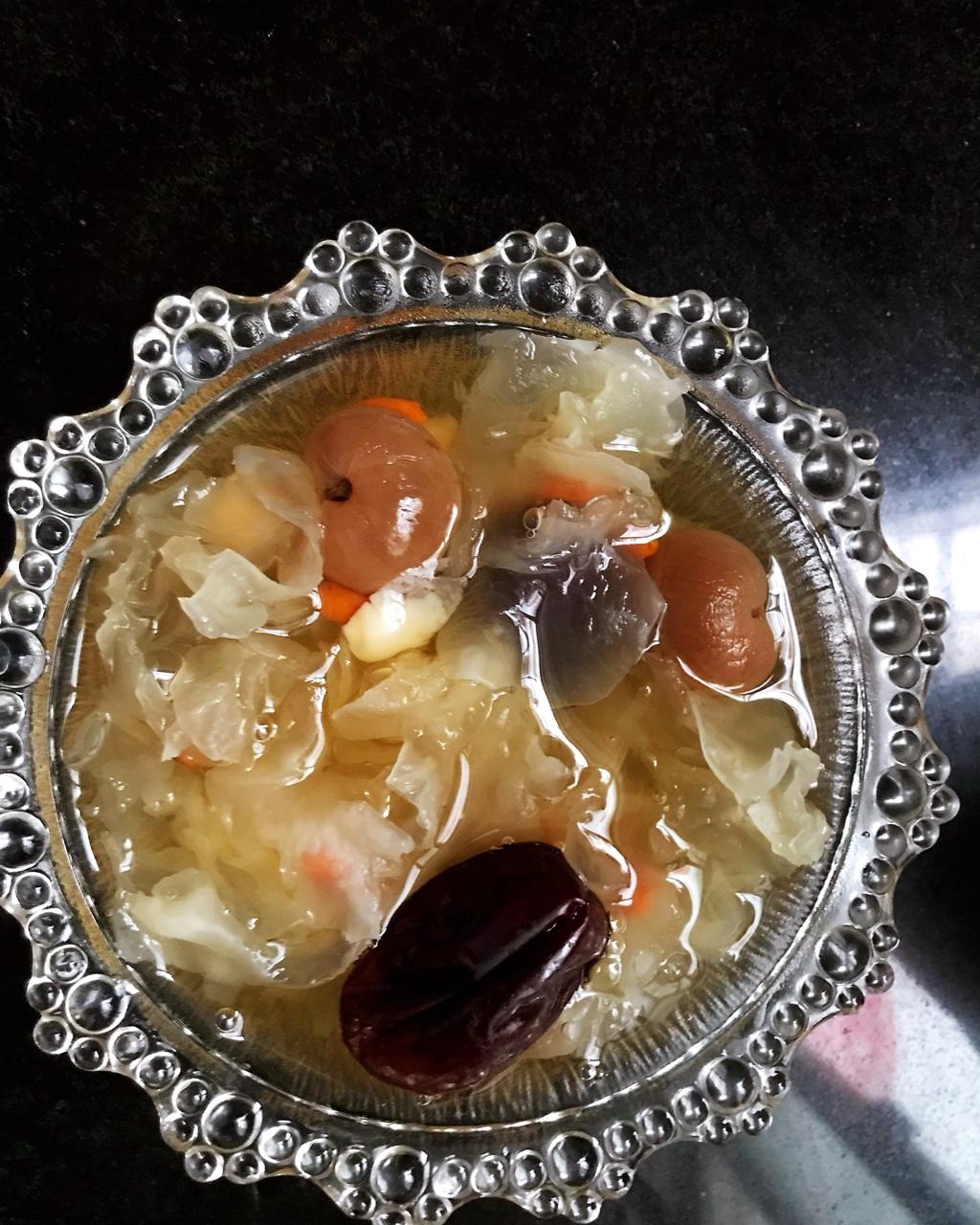 红枣银耳莲子羹