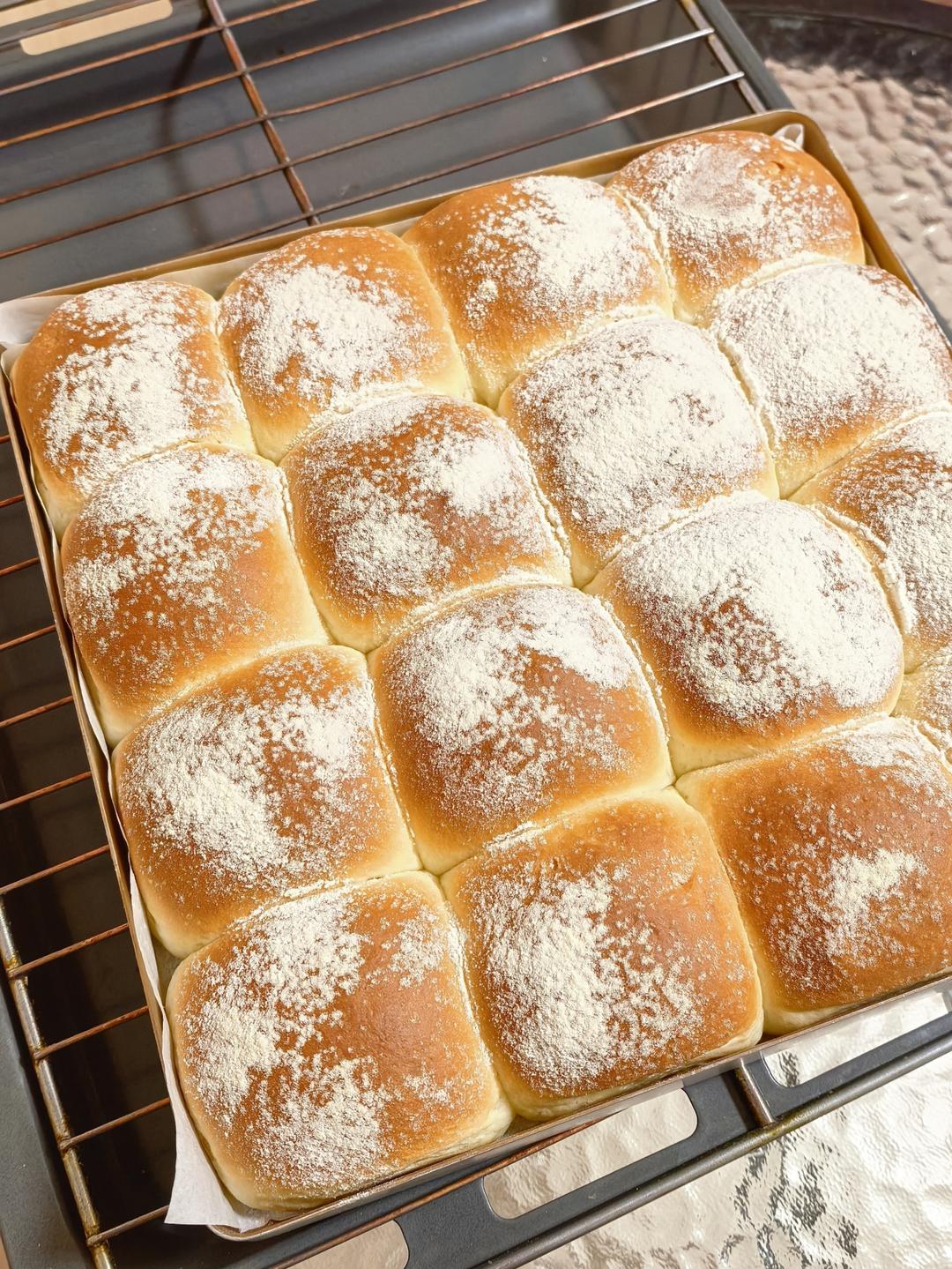 消耗淡奶油---超级柔软奶油小面包