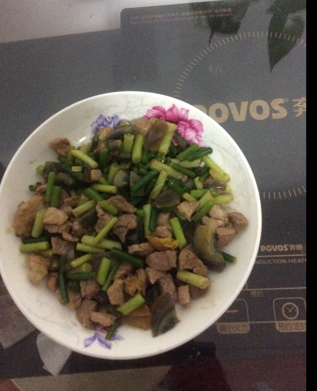 蒜苗肉丁