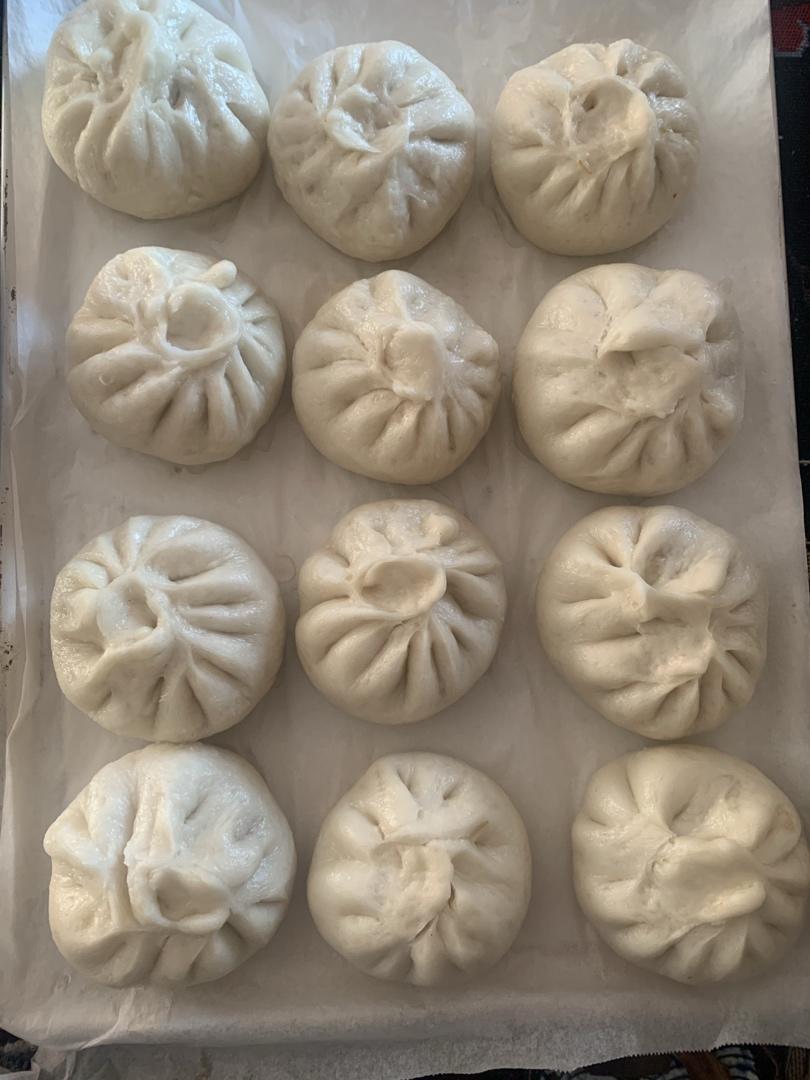 松软的素馅包子