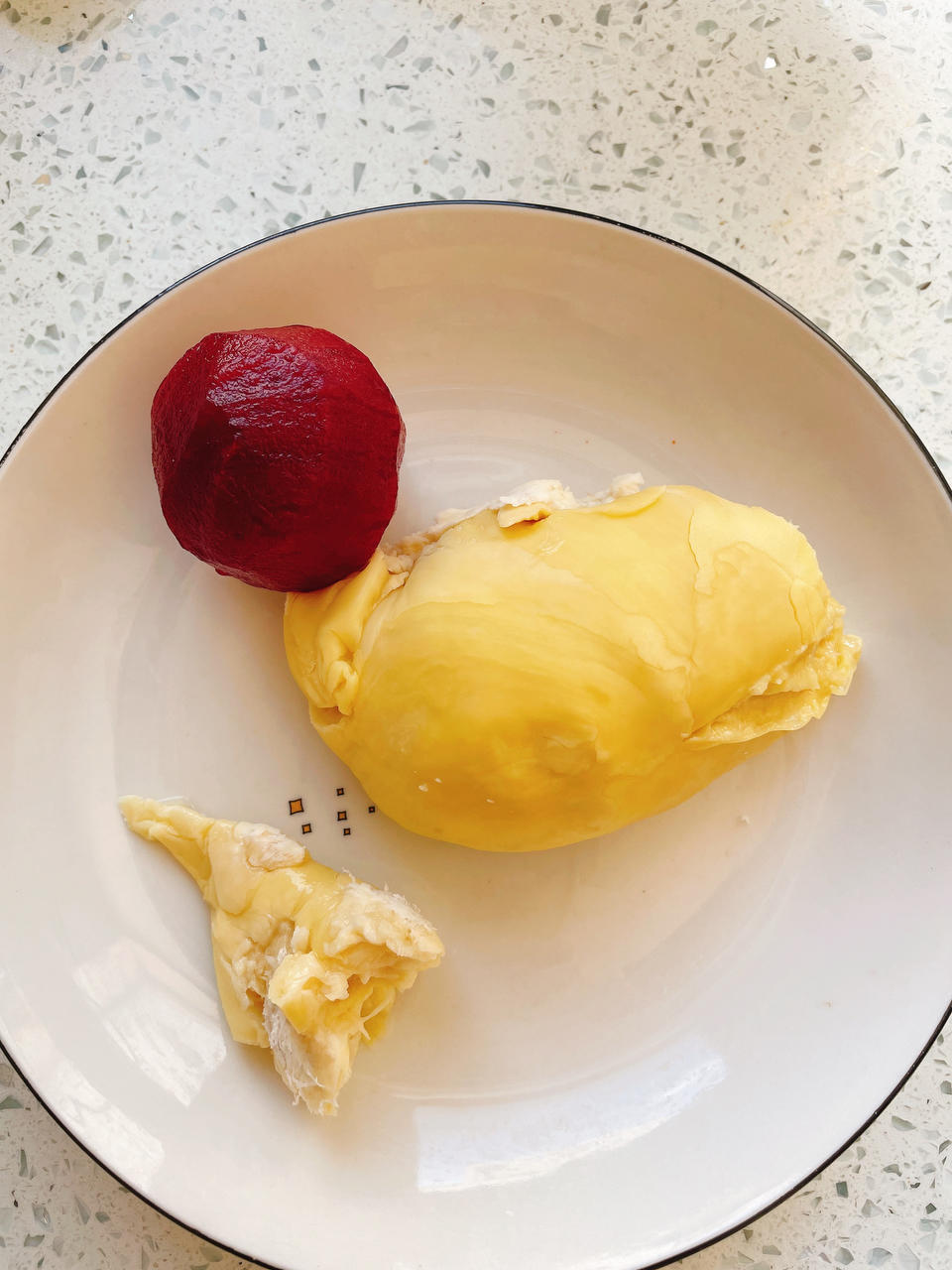 削皮是三华李的正确食用方式