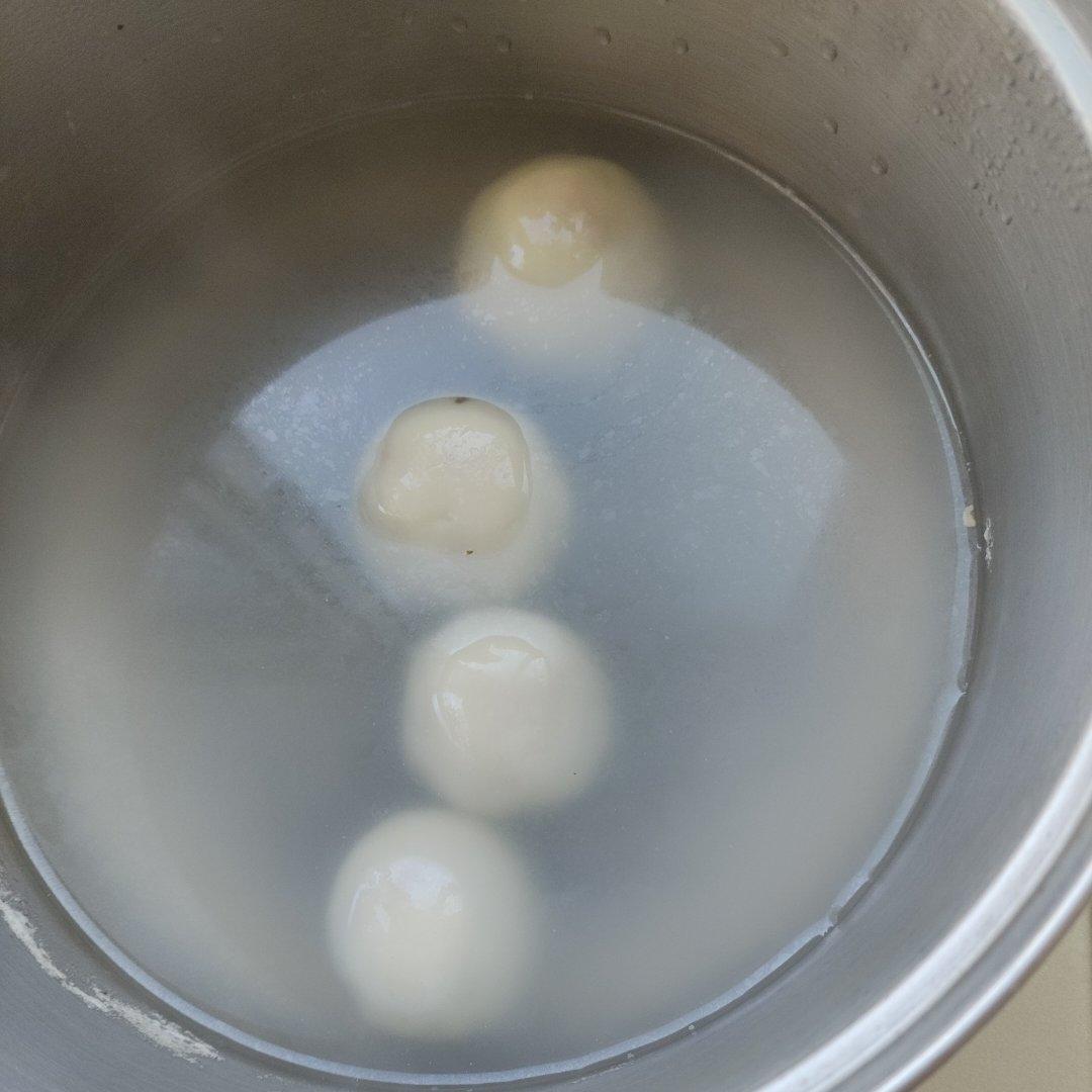 四川的咸菜肉汤圆