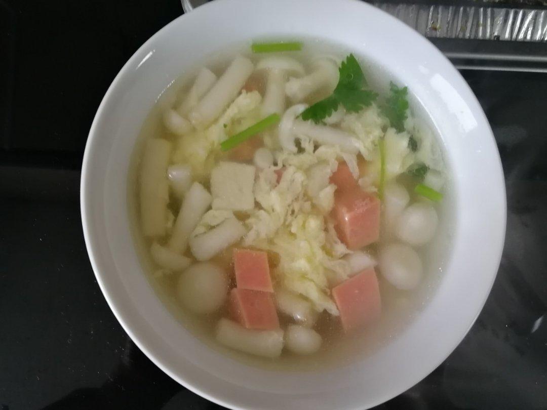 鲜掉眉毛的菌菇豆腐汤