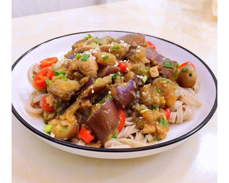 （减脂餐）超级少油版的『肉丁烧茄子🍆』（166大卡/份）可盖面/盖饭的做法