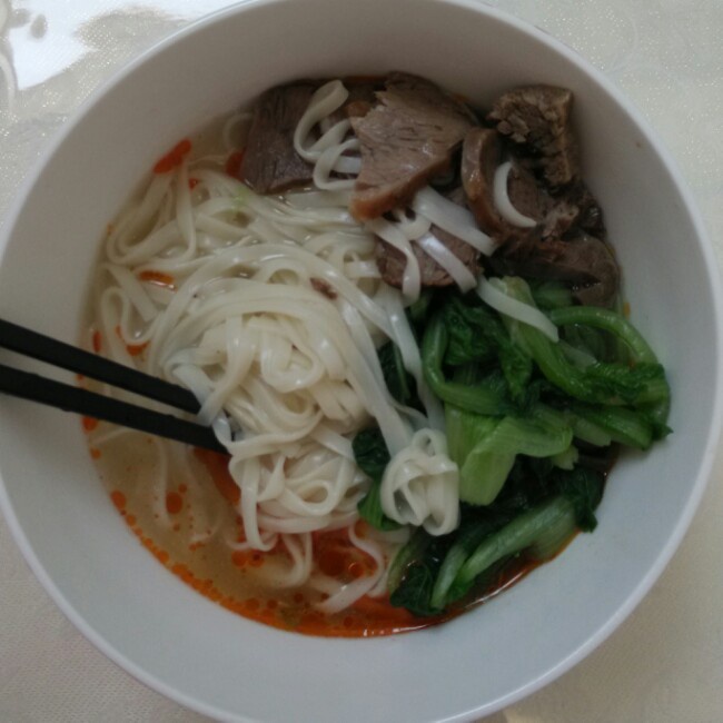 超级无敌美味懒人酸汤麻辣面（十分钟搞定色香味俱全）