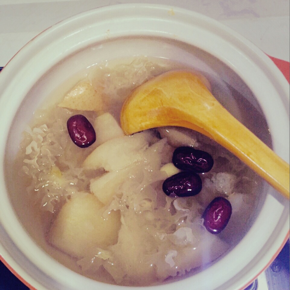 冰糖银耳雪梨汤