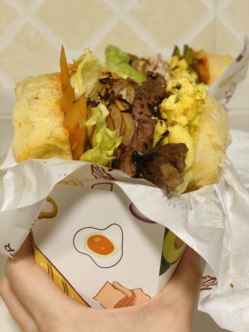 超好吃的两款厚蛋烧吐司（牛肉洋葱&金枪鱼牛油果）