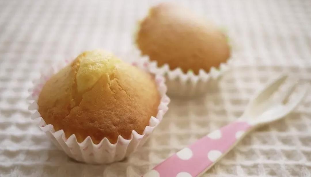简单！混匀一烤就OK的小蛋糕（基本のカップケーキ）