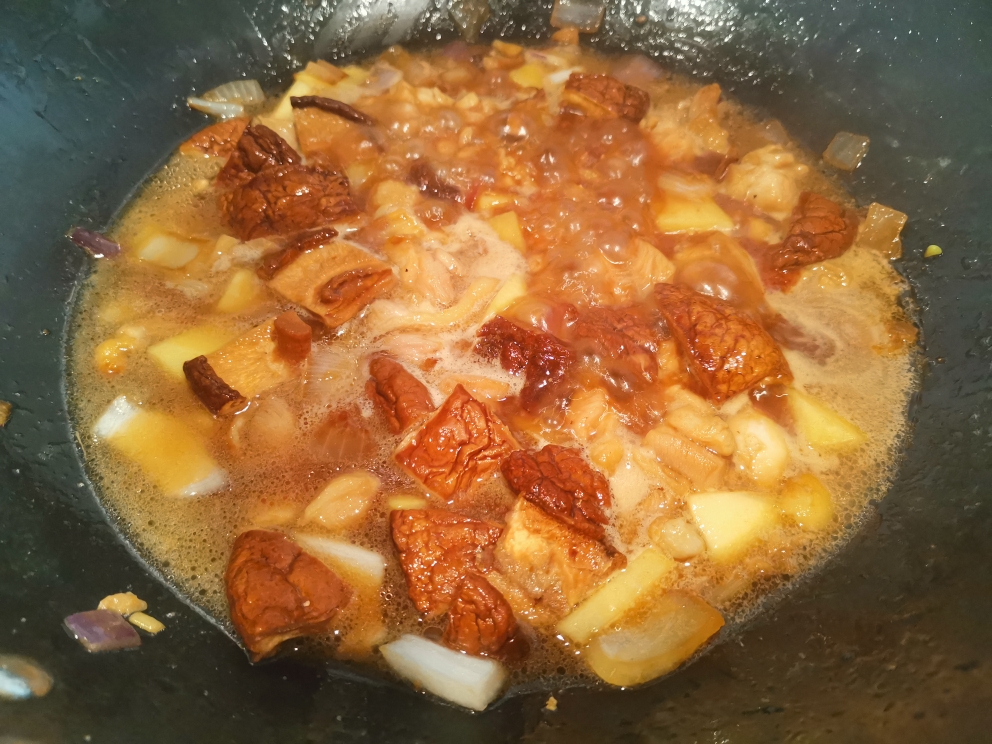 香菇土豆鸡肉焖饭的做法 步骤4