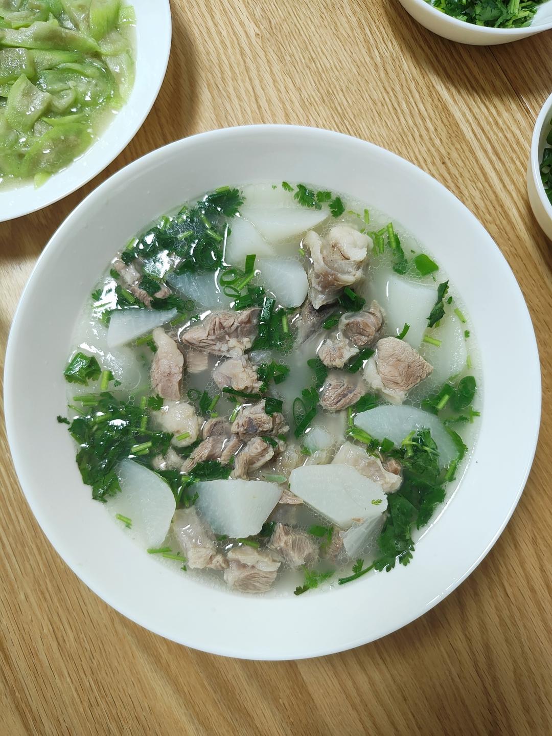 羊肉汤(炖萝卜)