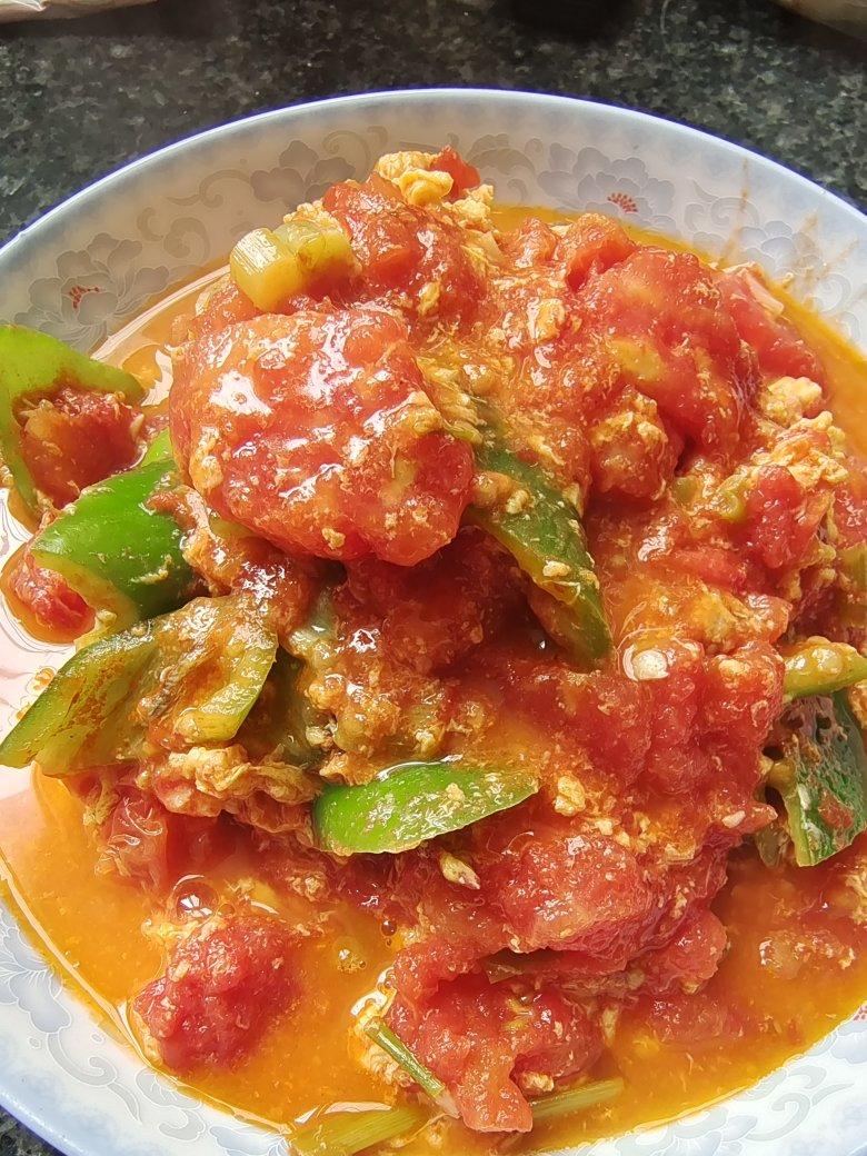 番茄辣椒炒鸡蛋