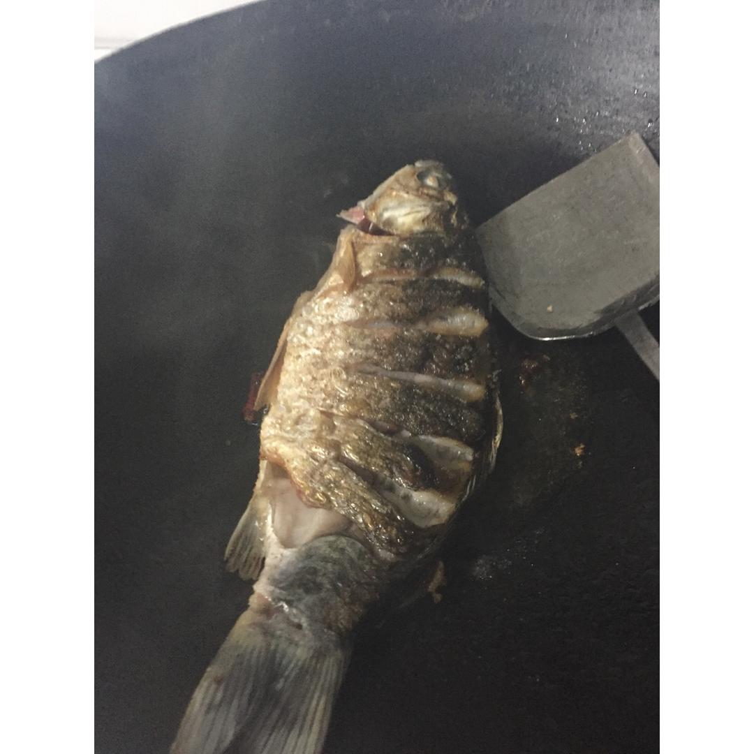红烧黄鱼—鱼皮不破的小窍门
