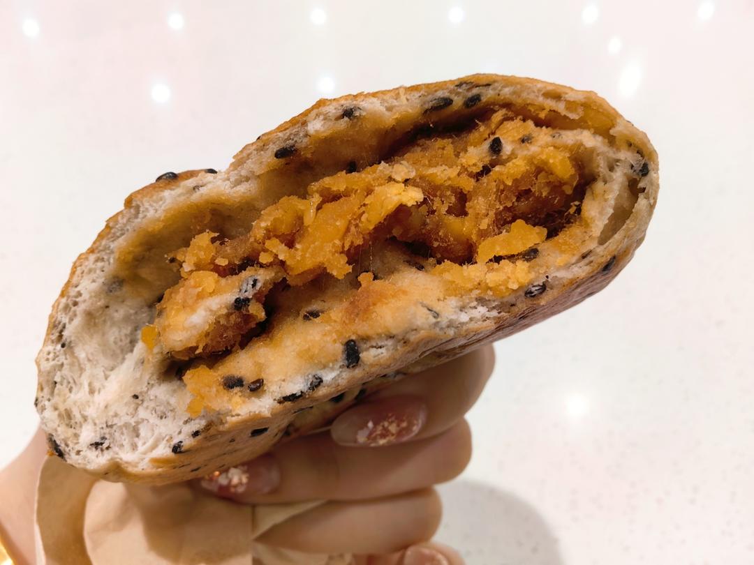 50%全麦贝果双重黑芝麻奶酥贝果