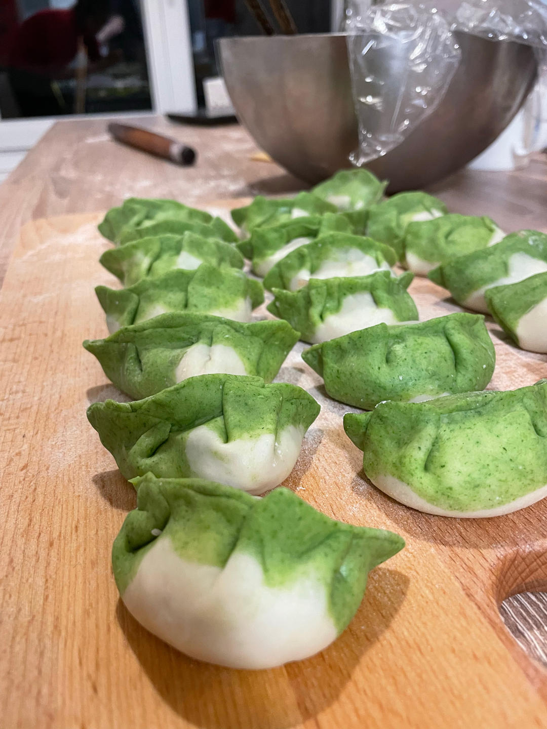 翡翠白玉白菜饺子详细版（附翡翠白玉白菜饺子包法，翡翠白玉饺子皮两种制法，面包机和面，翡翠白玉烧卖，各种馅料搭配）