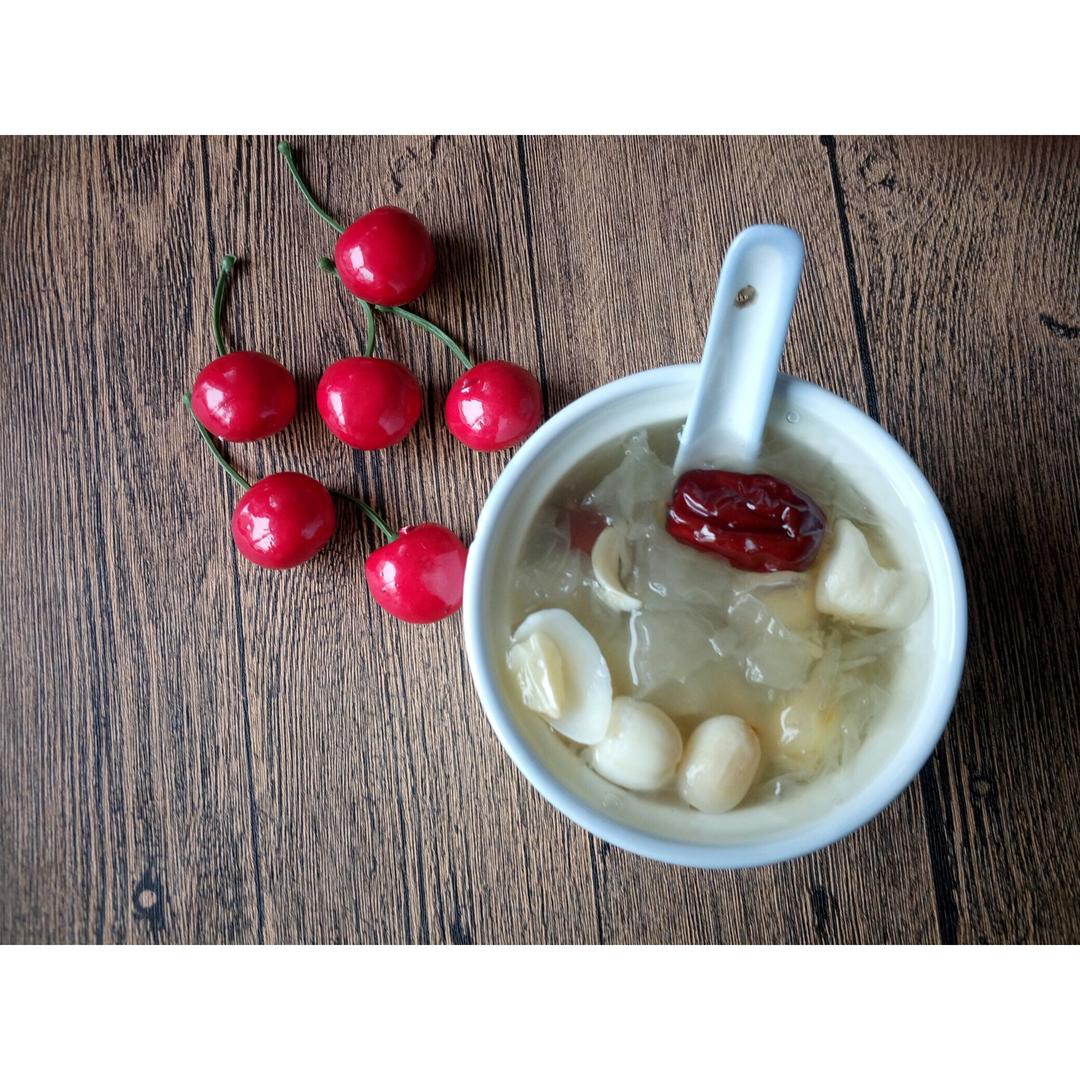 银耳百合莲子羹