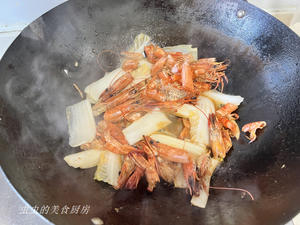 我家的大虾烧白菜的做法 步骤5