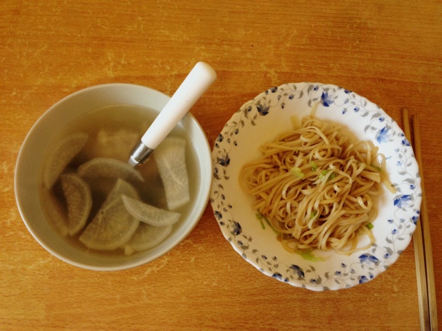 葱爆面—就是汪涵在天天向上里面做的那个啦