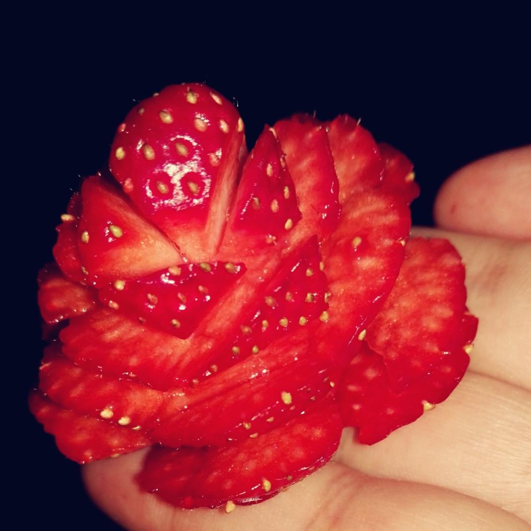 草莓玫瑰花——让草莓一分钟变玫瑰