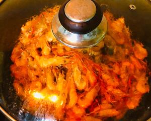 超入味的油爆小河虾的做法 步骤7