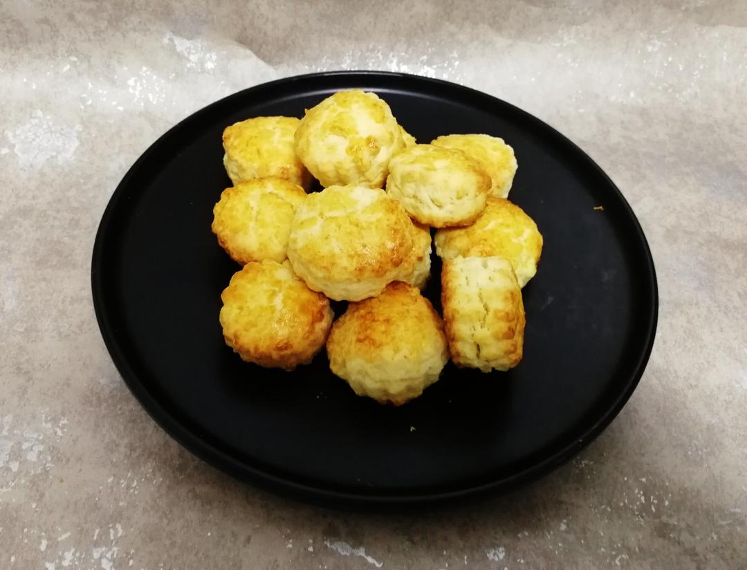 【视频】3分钟 奶油司康Scone(可能是世界上最快手的司康) 消耗淡奶油～