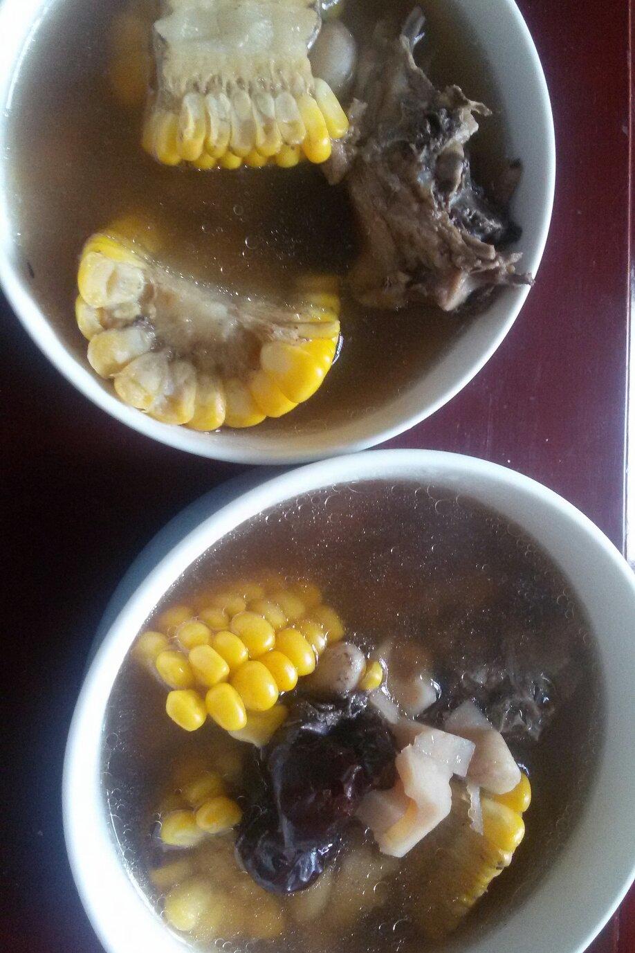玉米莲藕花生鸡肉汤