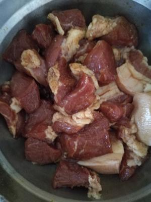 土豆闷猪肉【南乳】的做法 步骤1