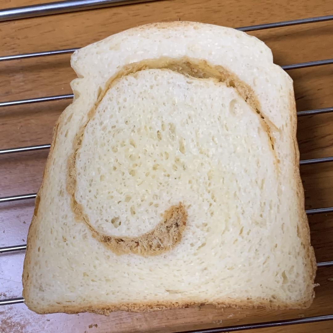 又香又软又拉丝，咬一口奶香十足！超治愈的淡奶油波兰种小餐包