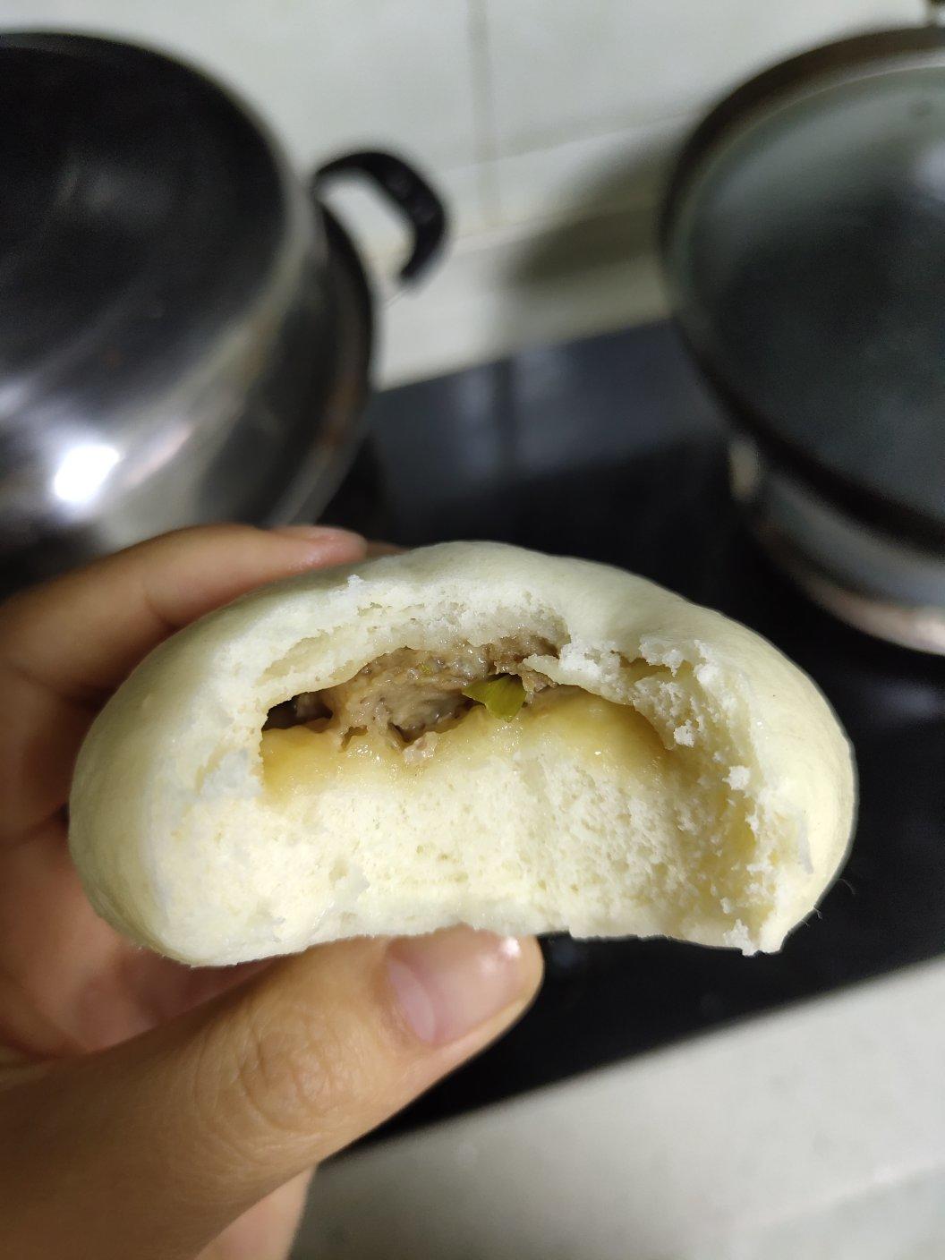 松软多汁的肉包子