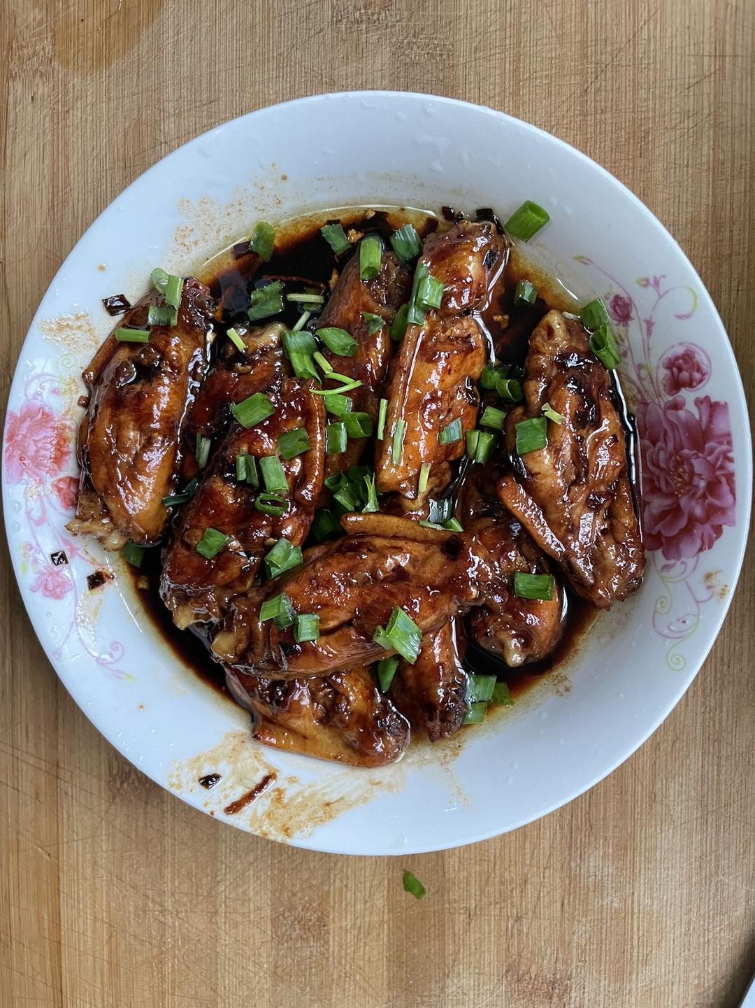 可乐鸡翅，好吃到舔手指，隔壁小孩馋哭了！