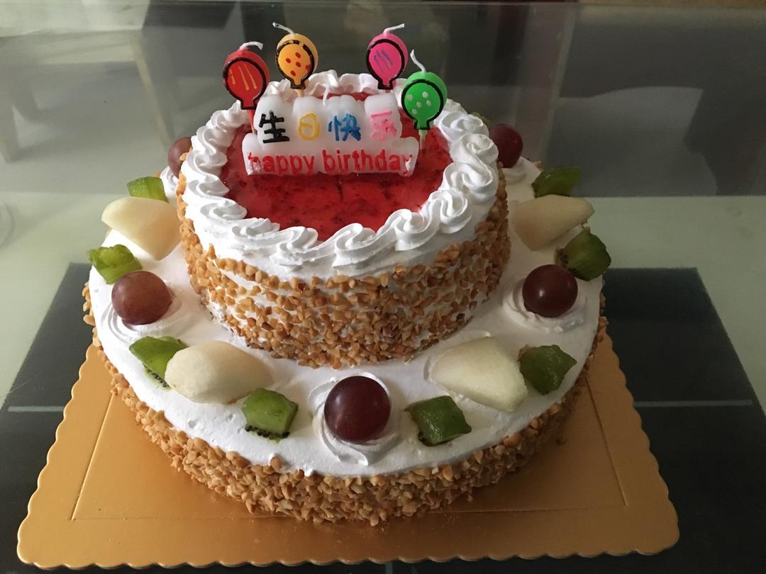 奶油水果装饰蛋糕