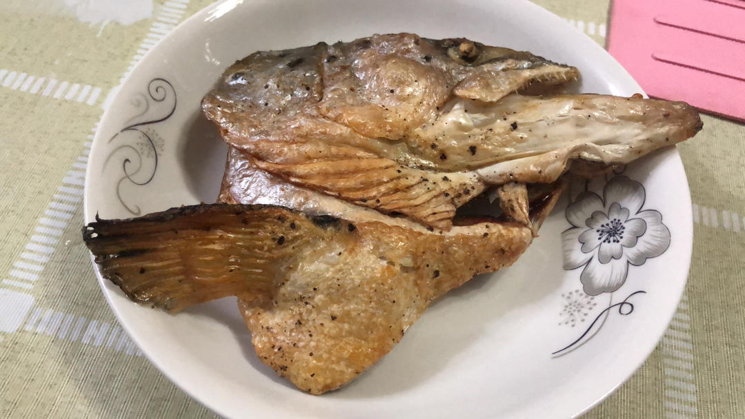 不输日料店的烤三文鱼头