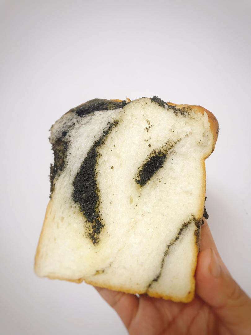 黑芝麻奶酥吐司【一次发酵】