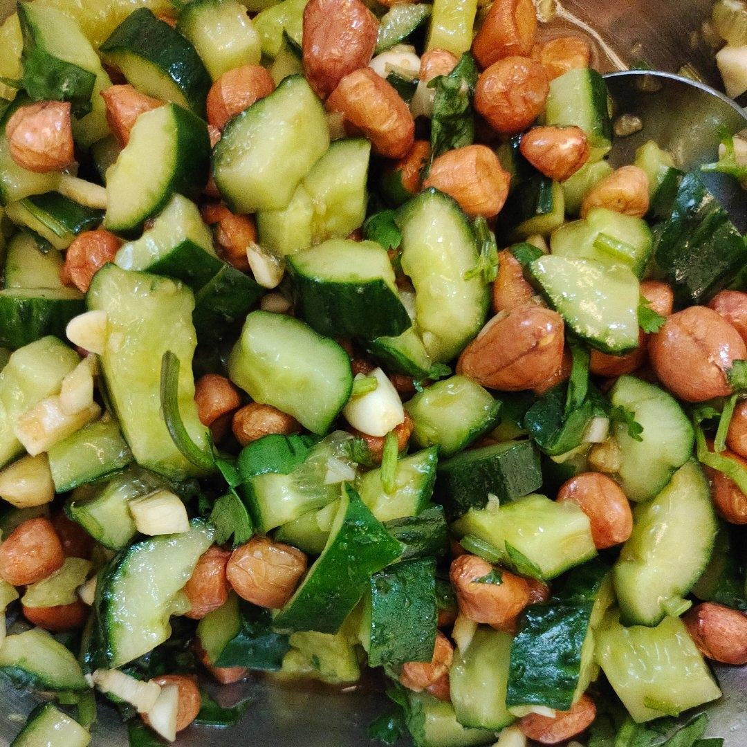 下酒菜之拍黄瓜拌花生米