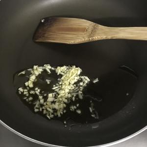 蚝油蒜蓉生菜的做法 步骤5