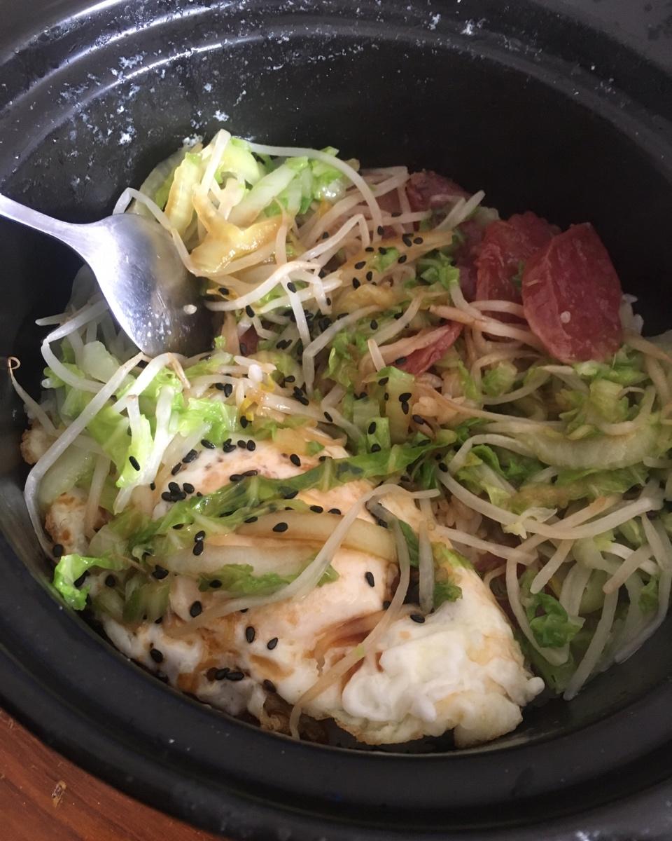 广味腊肉煲仔饭