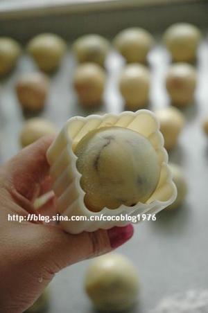 广式月饼（莲蓉蛋黄、豆沙蛋黄、紫薯、抹茶蜜豆、蔓越莓）的做法 步骤11