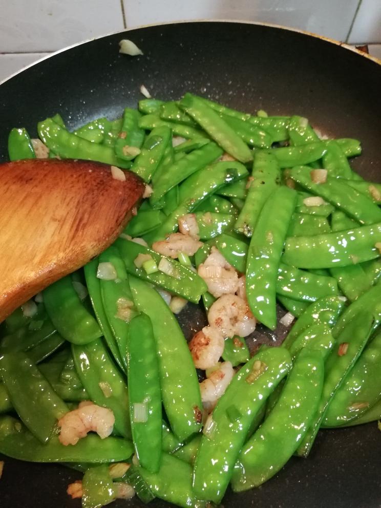 荷兰豆炒虾仁的做法