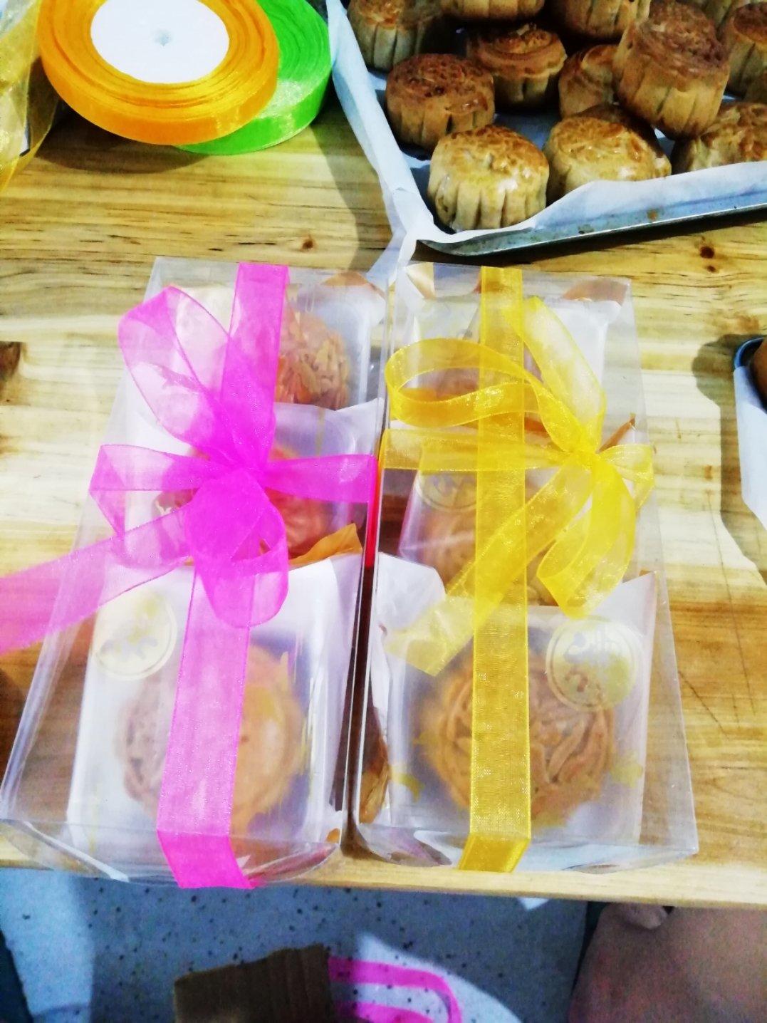 广式月饼—蛋黄莲蓉月饼